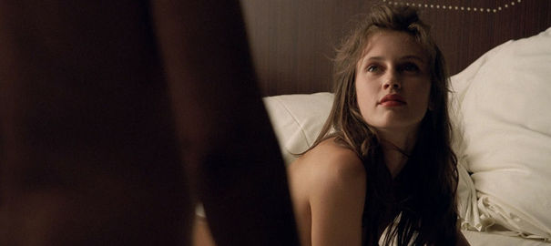 2403218_jeune-et-jolie